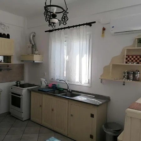 Trizinia View Garden Feriehus *