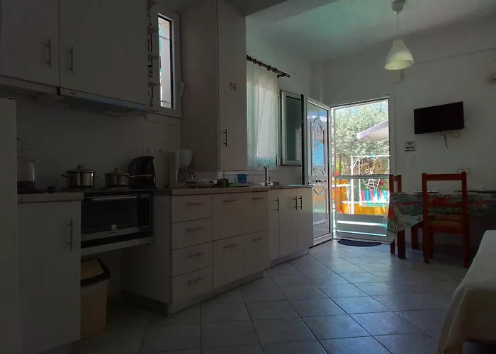 Trizinia View Garden בית נופש Galatás