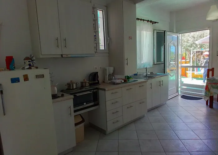 Trizinia View Garden בית נופש