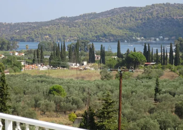 Trizinia View Garden Feriehus *